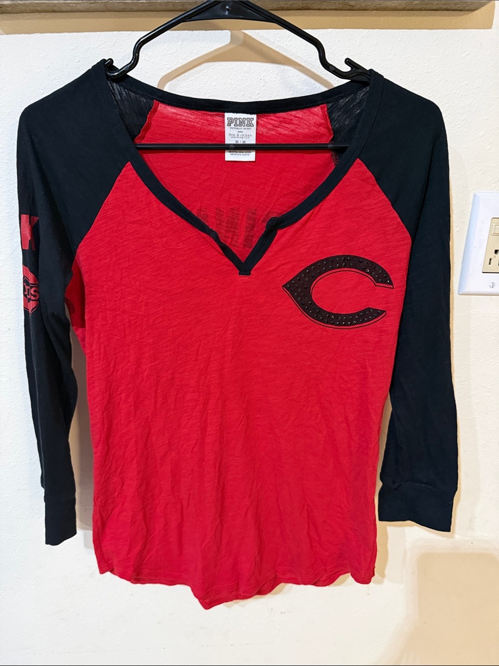 PINK Cincinnati Reds Red & Black Raglan V-Neck Team Tee